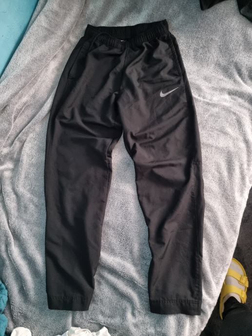 nike dri fit trenirka