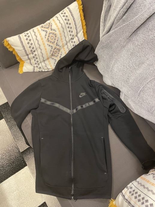 Nike Tech Fleece Crni