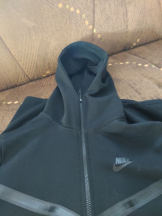 Nike Tech fleece crni