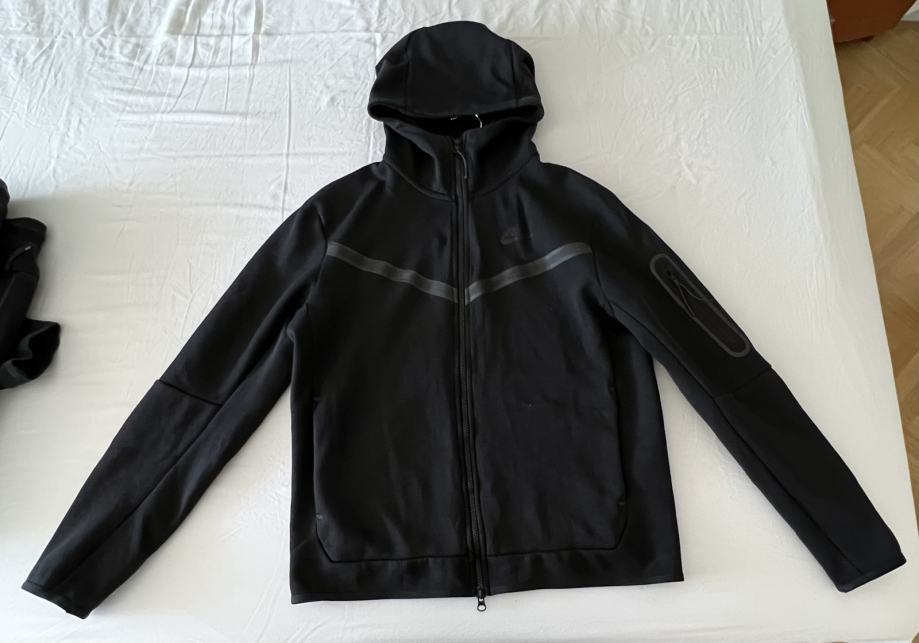 Nike tech fleece crni S