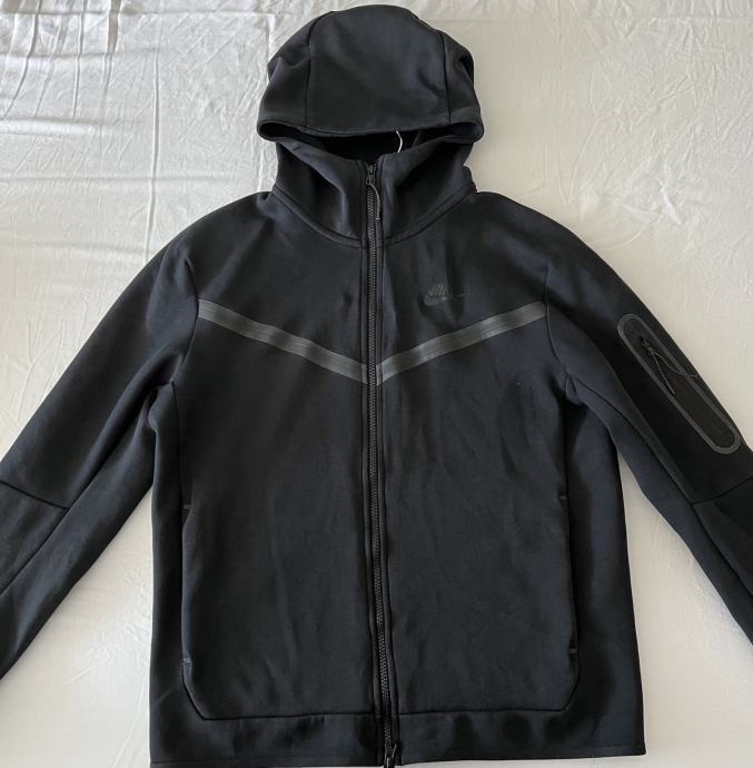 Nike Tech Fleece crni