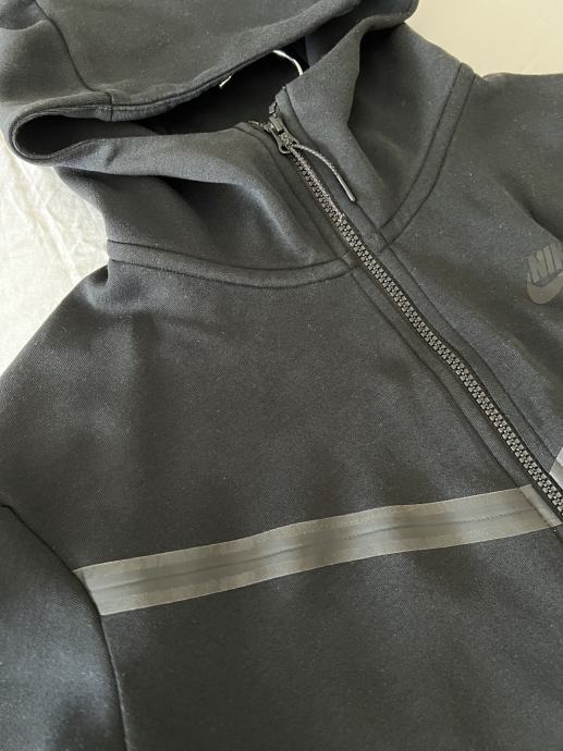 Nike Tech Fleece crni