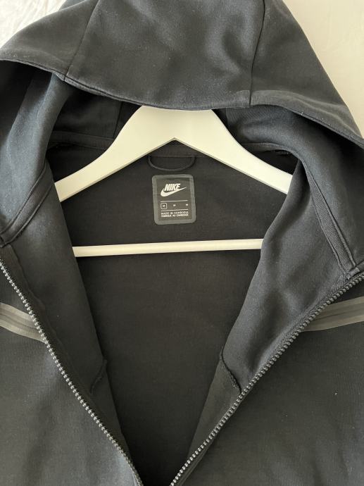 Nike Tech Fleece crni