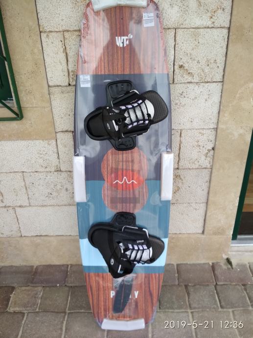 Mesle Wakeboard Play 139 komplet (139cm x 41cm, vezice 4146)