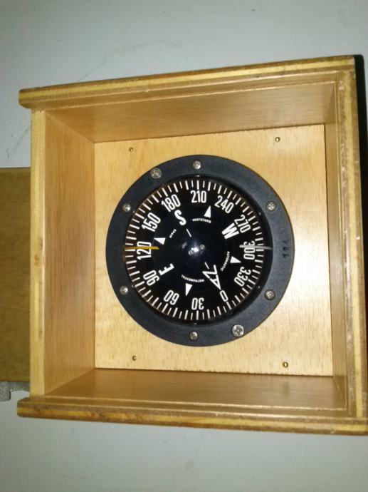 Brodski kompas u kutiji