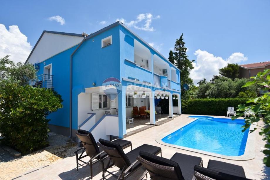 Apartmanska kuća s bazenom - Novalja - PRILIKA!! (prodaja)