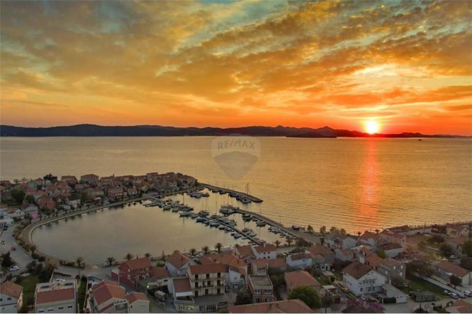 BIBINJE samostojeća kuća s pogledom na more (prodaja)