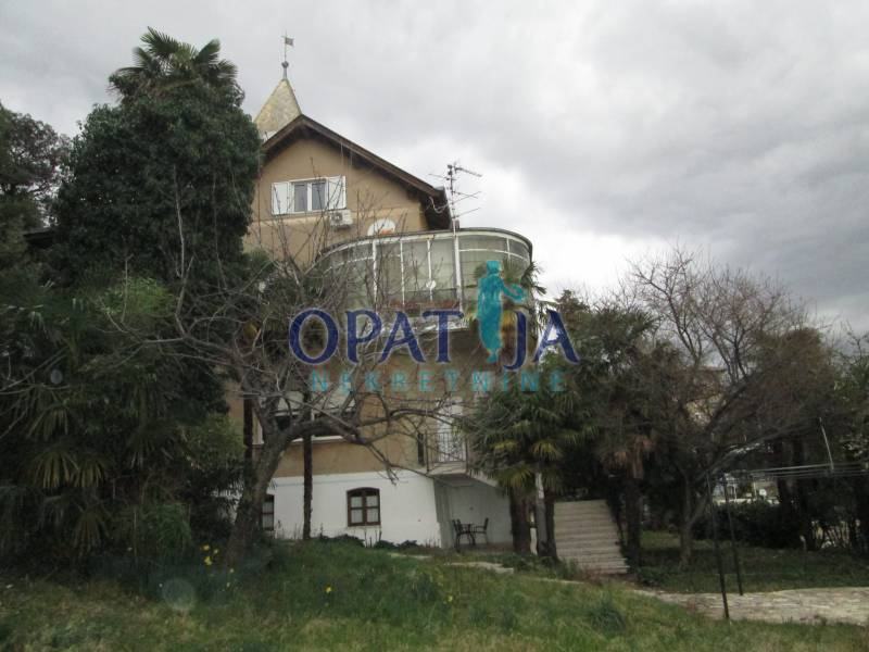 Breathtaking TOP apartment Opatija seafront (prodaja)