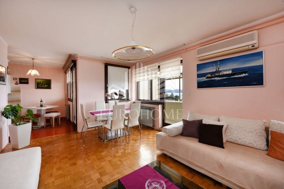 Brodarica, posebna prilika- atraktivan četverosobni stan,111 m2,panora