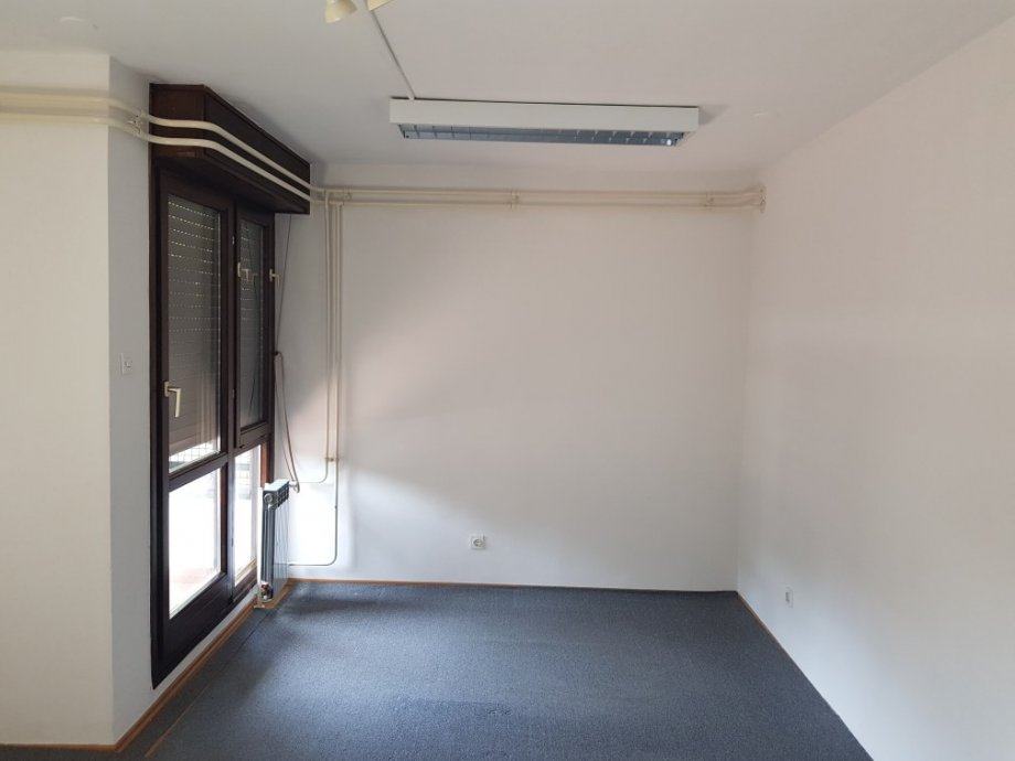 CENTAR 40 m2 Petrova, ured na pogodnoj lokaciji (iznajmljivanje)
