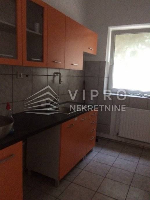 CentarPetrova ul, kuća 180 m2, 4S, parking (iznajmljivanje)