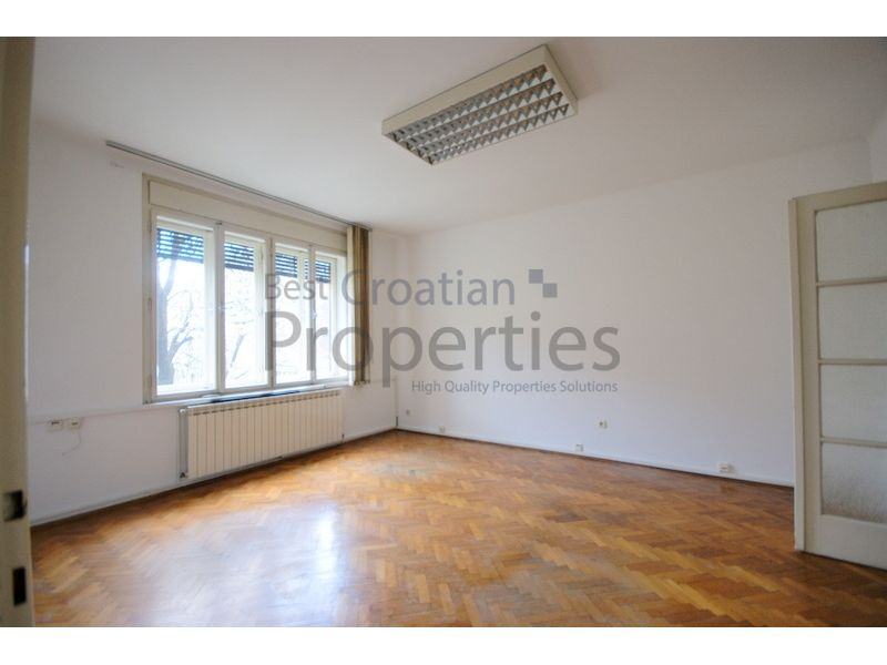 CENTAR Petrova ul. UREDSKI POSL. PROSTOR, GARAŽA I PARKING