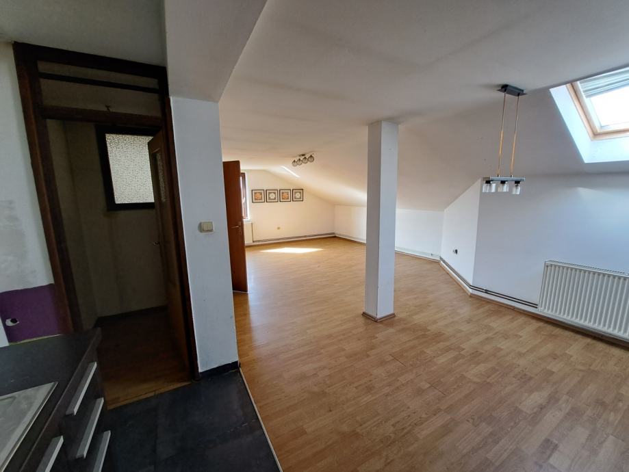 Četverosobni stan u potkrovlju i pripadci, Bjelovar, 120 m² (prodaja)