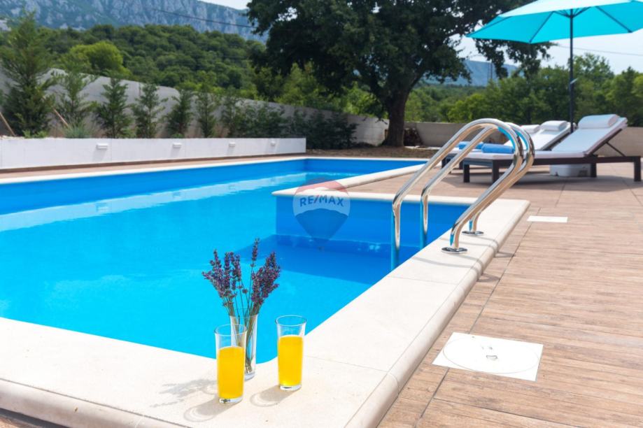 Crikvenica, Tribalj- Villa s bazenom i prekrasnom okućnicom (prodaja)