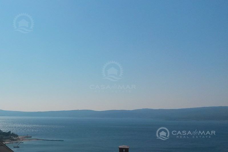 Crikvenica, trosobni apartman sa panoramskim pogledom na more (prodaja)