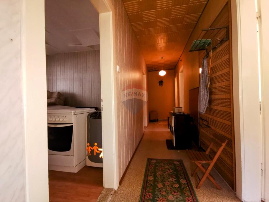 Crni Lug, dvojna kuća za adaptaciju (prodaja)