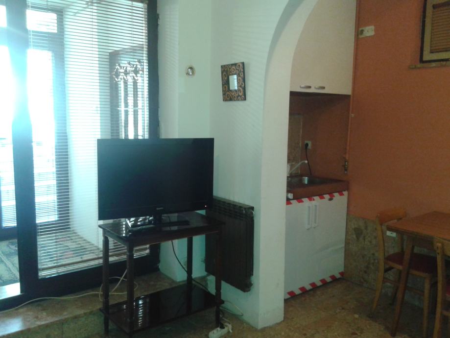 ČRNOMEREC GARSONIJERA 30M2 350e+REŽIJE KUSTOŠIJANSKA UL. — slika 1