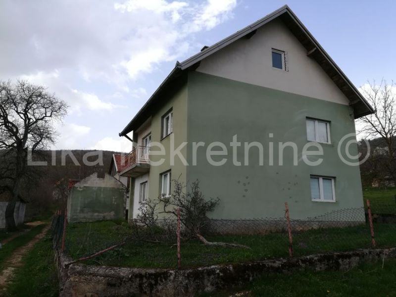 Doljani ( Otočac ) kuća katnica i četiri zgrade (prodaja)