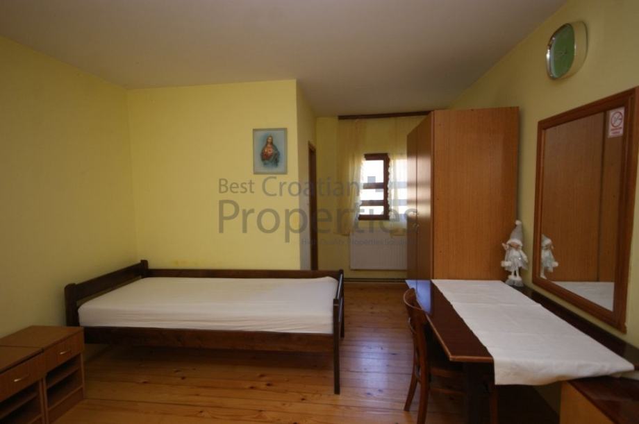 DONJA BISTRA STAMBENO GOSPODARSKI OBIJEKT, IDEALAN ZA STARAČKI DOM