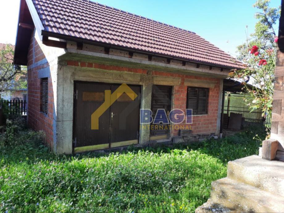 Drvena kuća s pomoćnim objektom - Laz Bistrički (prodaja)