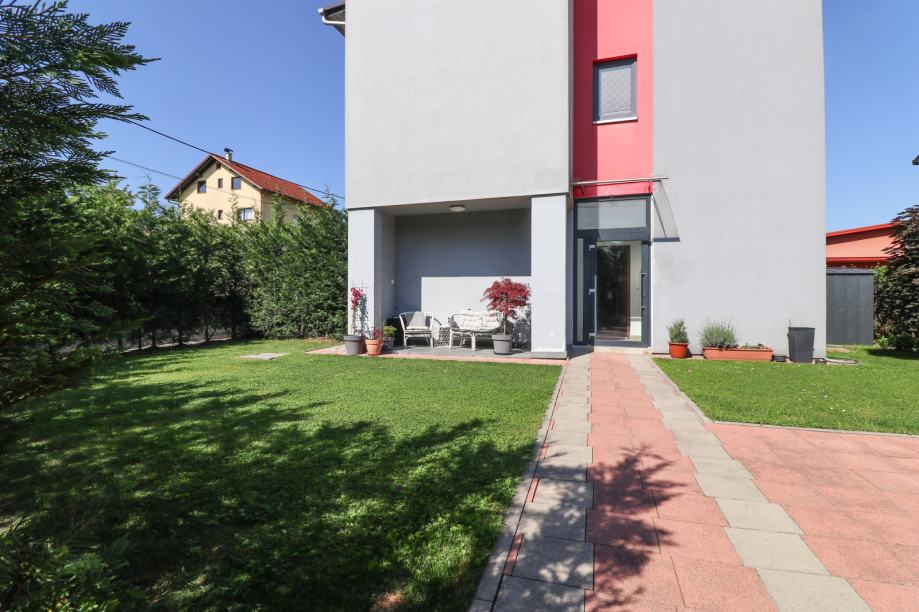 DUBRAVA, SUPER LOK.! ODLIČAN 3-SOBAN STAN, PARKING***BEZ PROVIZIJE!!!* — slika 1