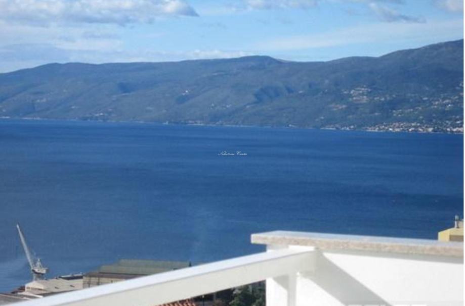 Dva balkona i predivan pogled na more! (prodaja)
