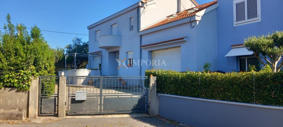 Dvojna kuća s 3 spavaće sobe i garažom, Bokanjac, Zadar