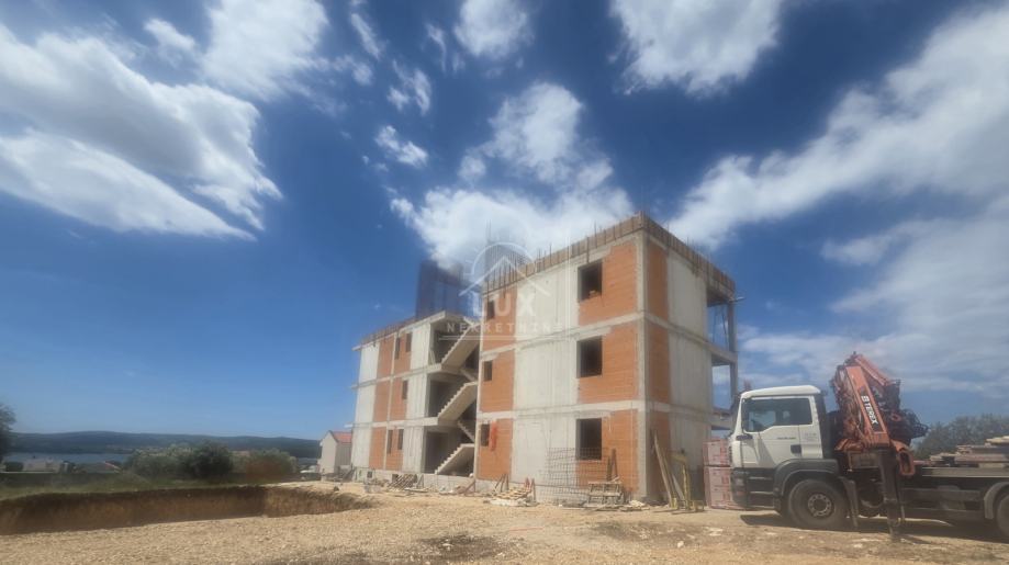 Dvosoban stan s krovnom terasom, NOVOGRADNJA, Sveti Filip i Jakov
