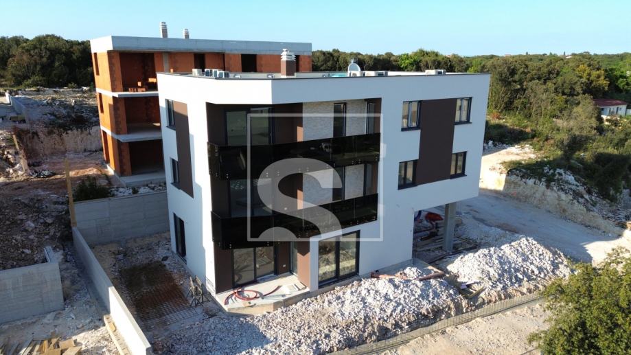 Dvosoban stan, novogradnja, Pješčana uvala - 400m od plaže — slika 1