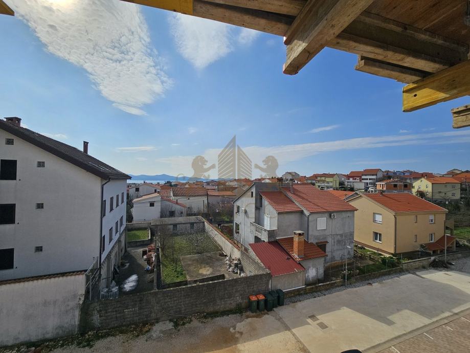 Dvosobni stan na 2. katu i pogledom na more, Skročini - Zadar (prodaja)