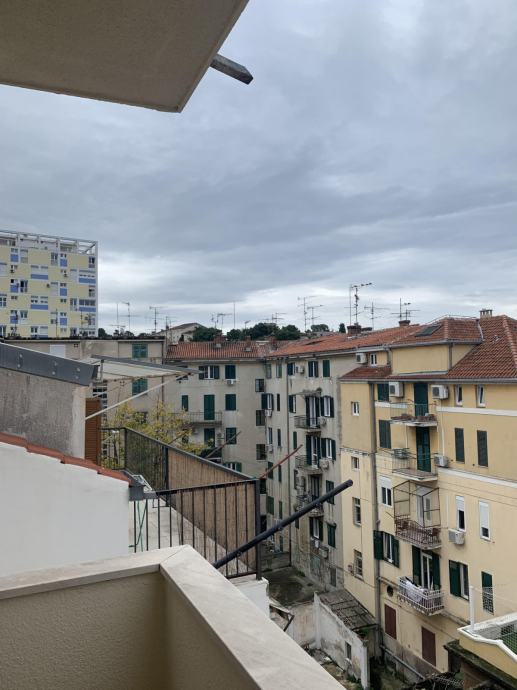 ***Dvosobni stan u Splitu, Tolstojeva, 76m2*** (prodaja)