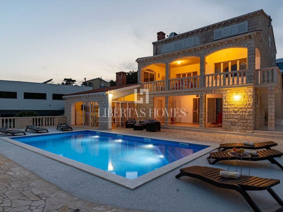 Prodaja ekskluzivne vile prvi red do mora, otok Korčula (prodaja)