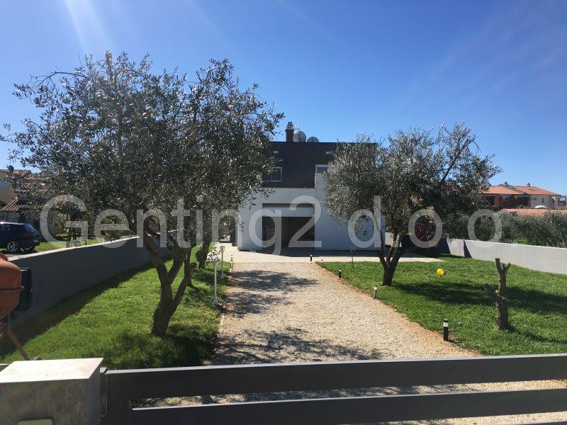 Fažana, samostojeća kuća s okućnicom i oranicom - 1200m2 (prodaja)