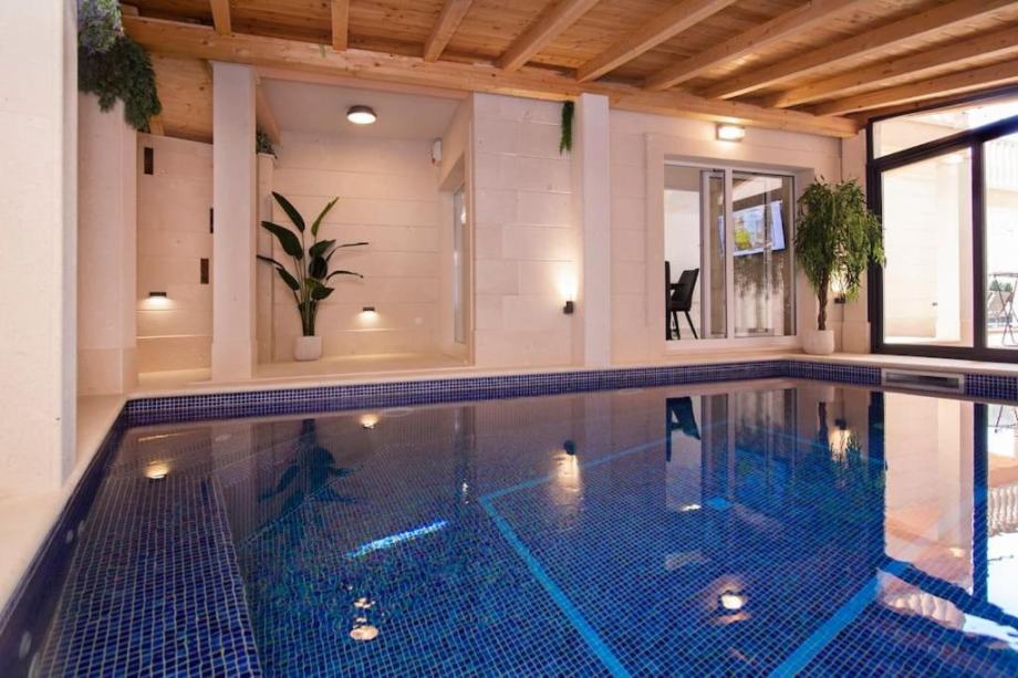 Spli Pool FOR RENT- SPLIT, HOUSE WITH INDOOR POOL (iznajmljivanje)