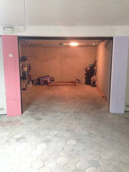 Garaža sa dvostrukim vratima, Kostrena, 23m2 (iznajmljivanje)