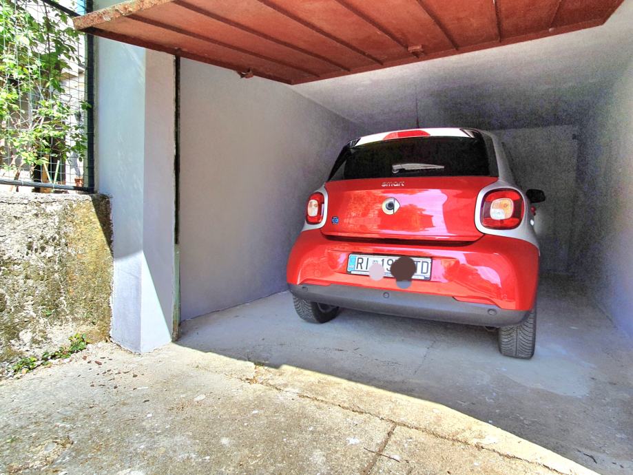 Garaža bez agencije za motor, manji auto: Rijeka-Pećine - 18 m2 (prodaja)