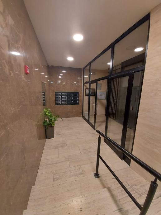 Garsonjera Trg B. Jelačića (Petrićeva), 30 m2 400€ — slika 1
