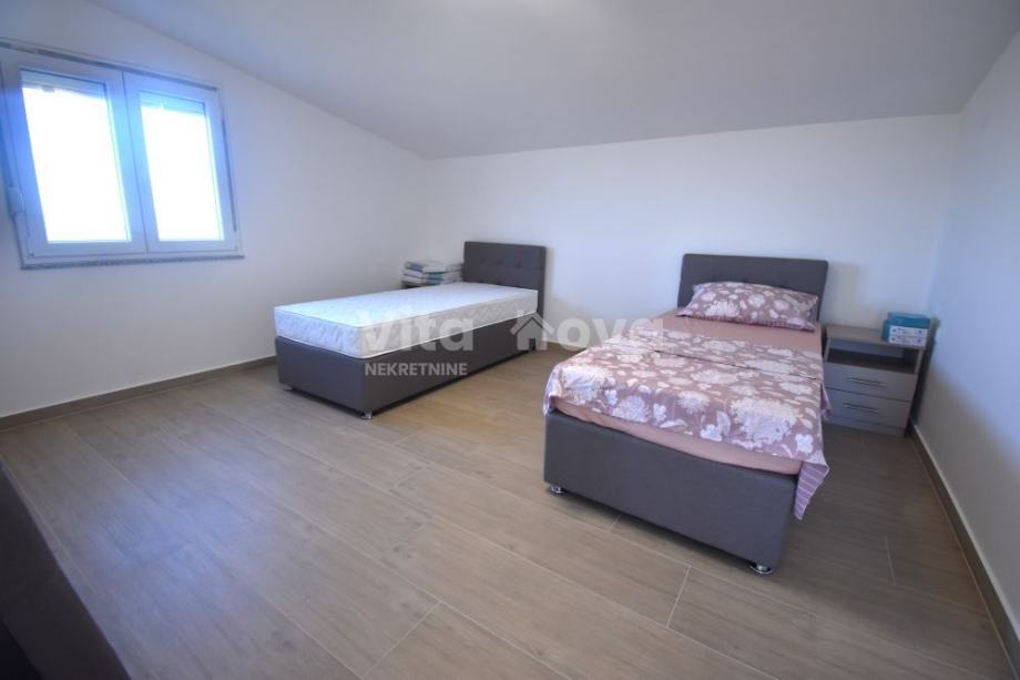 GORNJA JAGODNJA, NOVOUREĐENA KATNICA, OKUĆNICA 2900 m2 (prodaja)