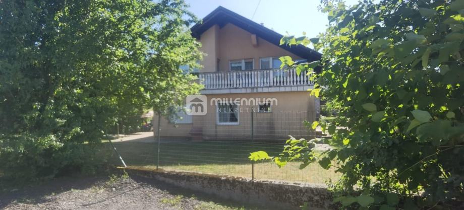 Gorski kotar, okolica Delnica, kuća 250m2 s garažom i okućnicom (prodaja)