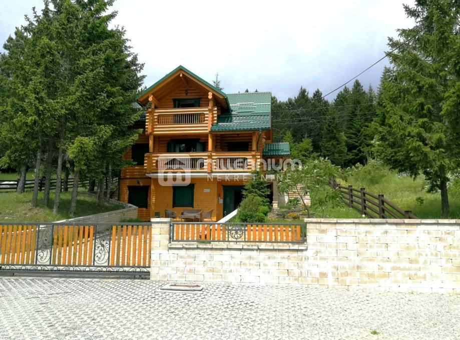 Gorski Kotar, Stari Laz, kuća od 240m2, S+P+V.POT, velika okućnica (prodaja)