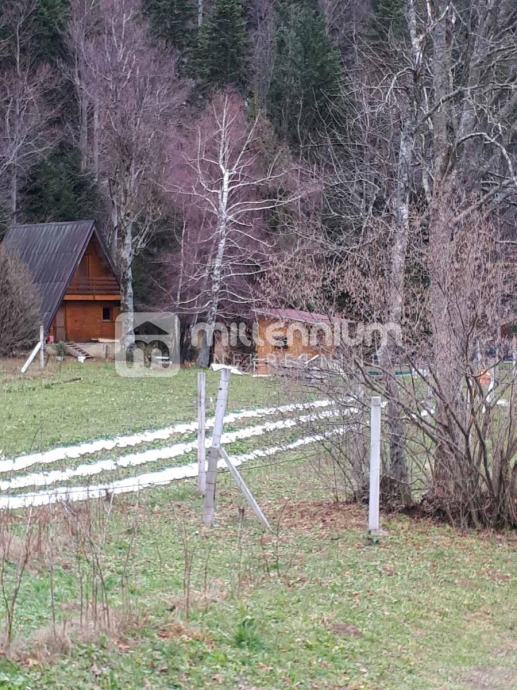 Gorski Kotar, Slavica, imanje s voćnjakom i drvenom goranskom kućom (prodaja)