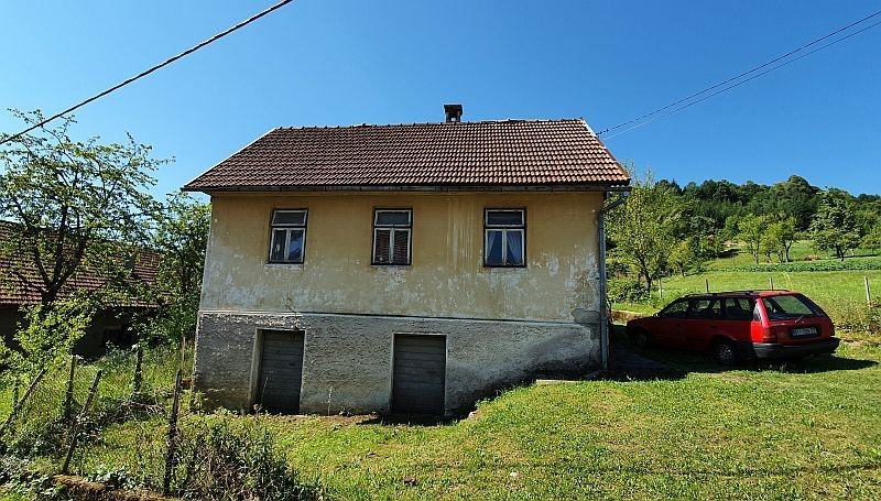 Gorski kotar, Vrbovsko, starija kuća sa velikom okućnicom (prodaja)
