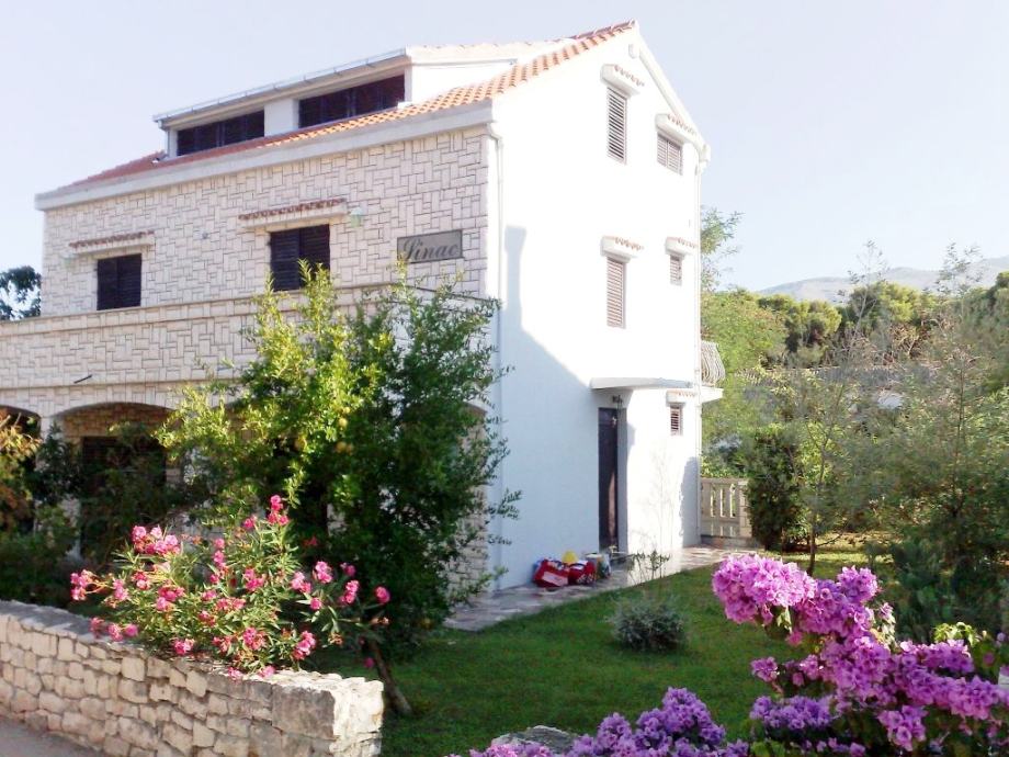 Grad Korčula - lijepa kuća 210 m2 u mirnom dijelu grada (prodaja)