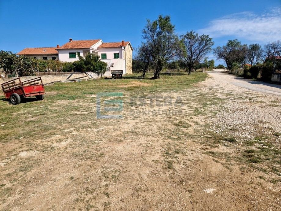 GRAĐEVINSKO ZEMLJIŠTE 1097 m2, Polača (Zadarska županija)