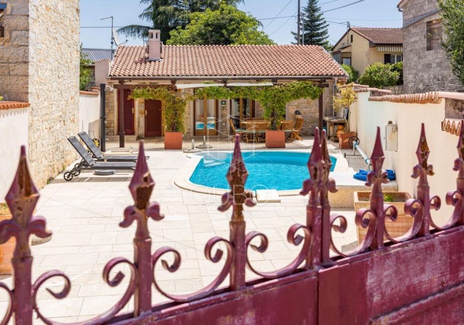 Istra, Kanfanar - Kamene kuće sa bazenom — slika 1