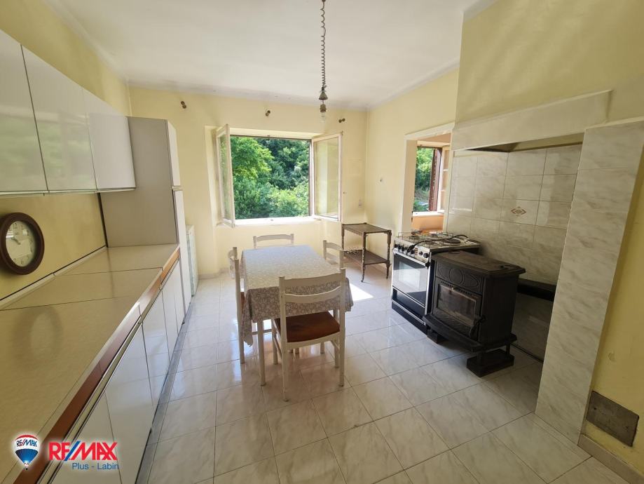 ISTRA, LABIN, RAŠA STAN SA VRTOM I TERASOM (prodaja)