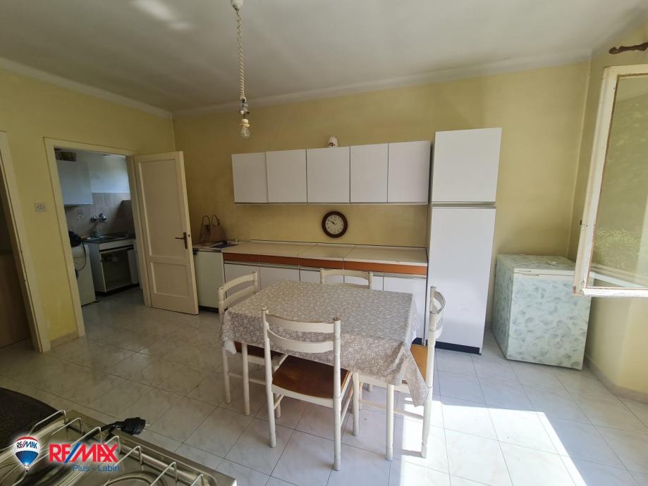 ISTRA, LABIN, RAŠA STAN SA VRTOM I TERASOM (prodaja)