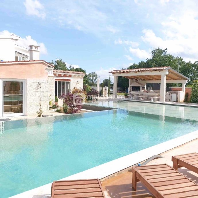 Istra, luksuzna kamena villa s bazenom (prodaja)