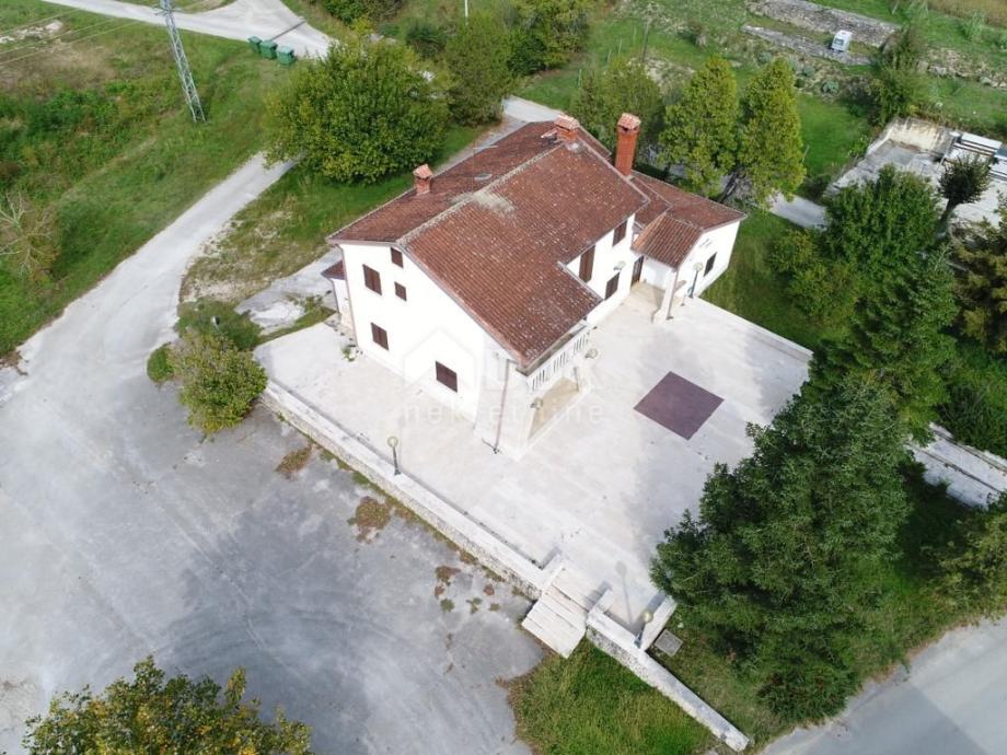 ISTRA, OPRTALJ, GRADINJE kuća sa velikim potencijalom (prodaja)