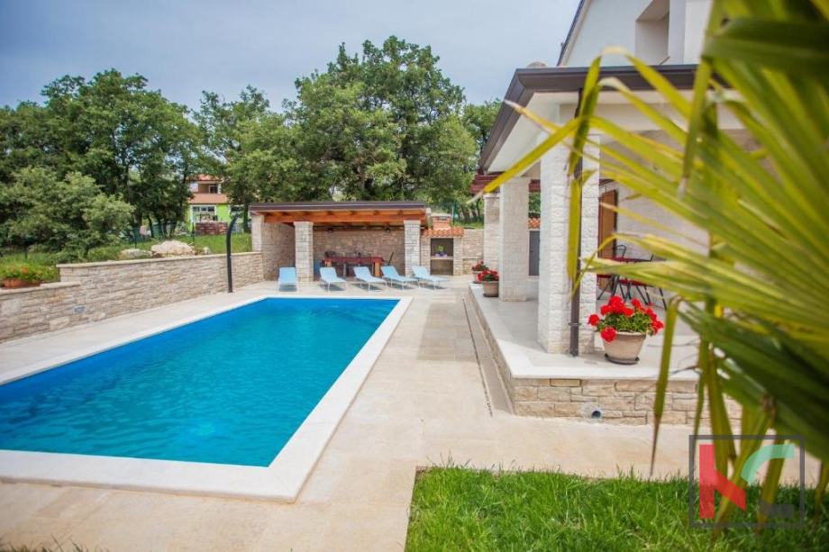 Istra, Poreč okolica, vila s bazenom 180 m2 na mirnoj lokaciji, #proda (prodaja)